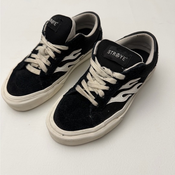 STRAYE Women's Black and White Sneakers Size 6.5 - Picture 1 of 7